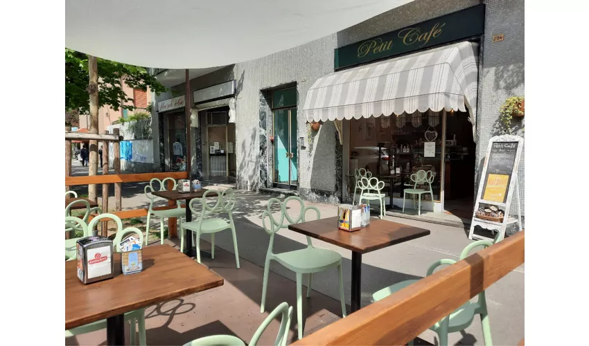 Petit Café