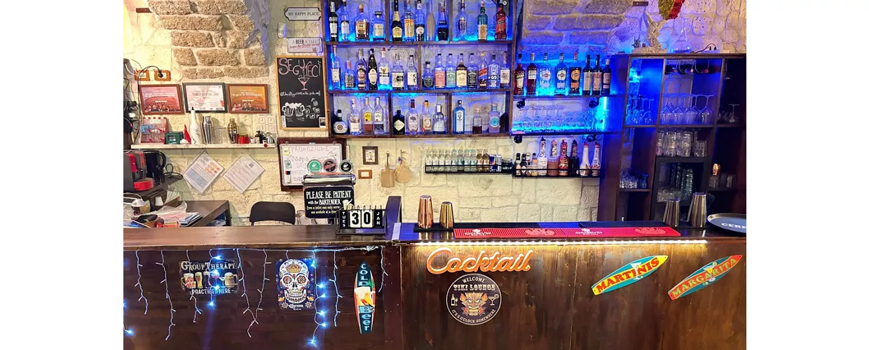 The Alley Cocktail's Pub