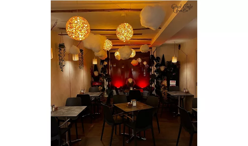 Quot Café Green Bar