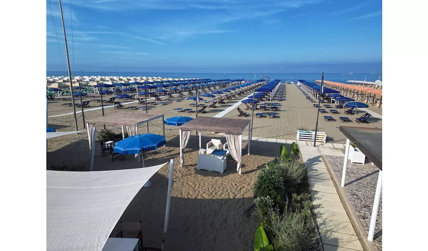 La Vela Beach Club - Stabilimento Balneare Numero 84