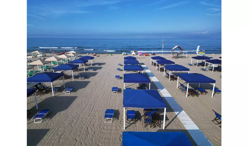 La Vela Beach Club - Stabilimento Balneare Numero 84