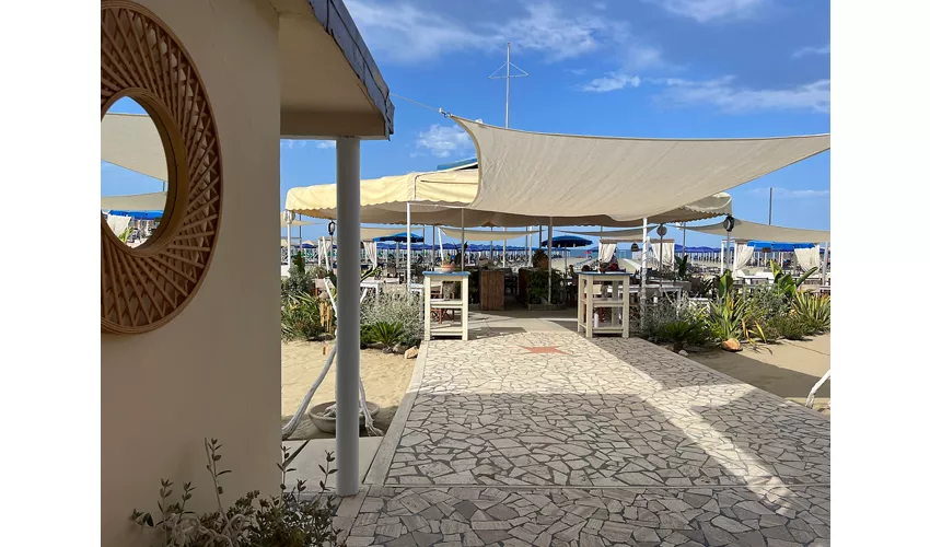 La Vela Beach Club - Stabilimento Balneare Numero 84