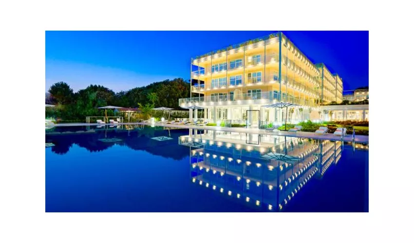 "Versilia Roof Bar & Restaurant by ""UNA cucina"""
