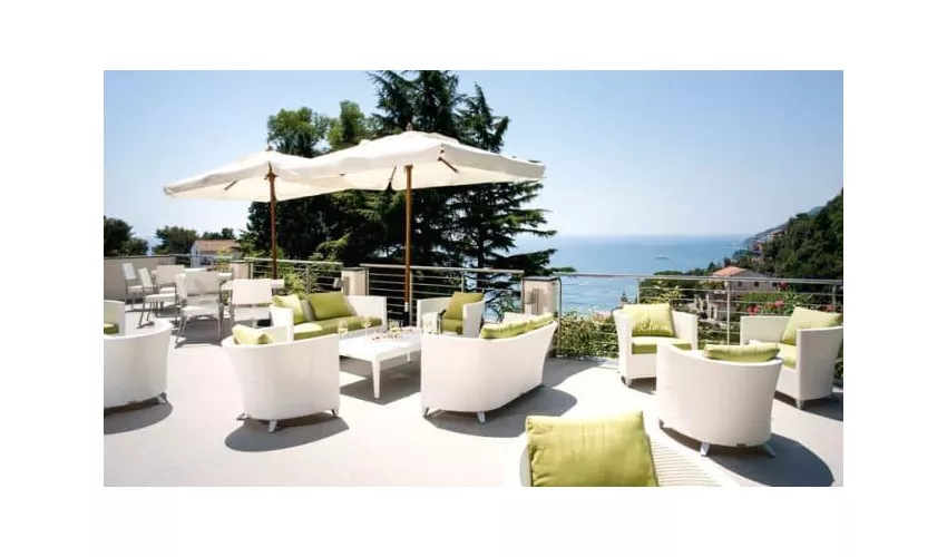 Executive Lounge Restaurant