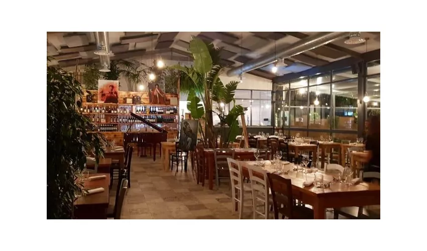 Voia food, wine & Cocktail bar