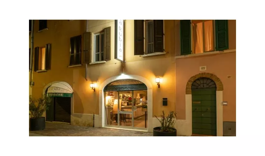 LaRubia Steakhouse