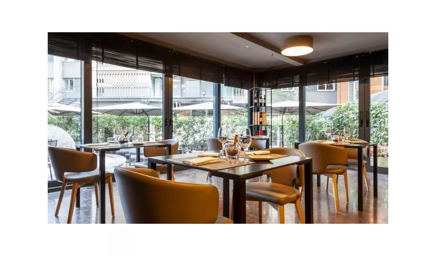 The Hall Bar & Restaurant by “UNA cucina”