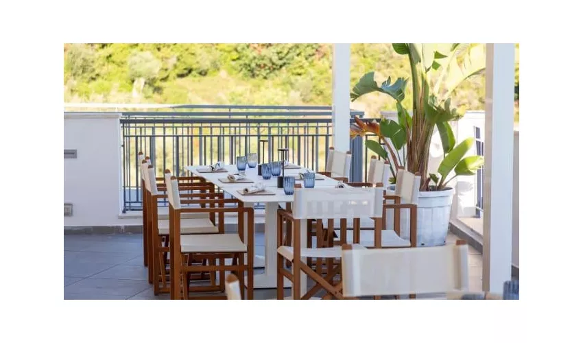 ROOF FIANI Restaurant Pool Bar