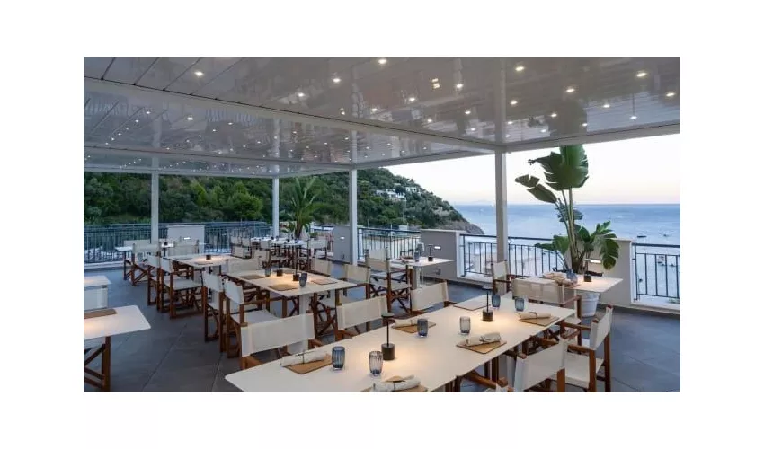 ROOF FIANI Restaurant Pool Bar