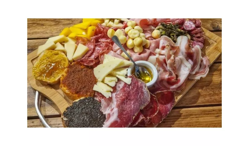 Vin Topic Wine & Food