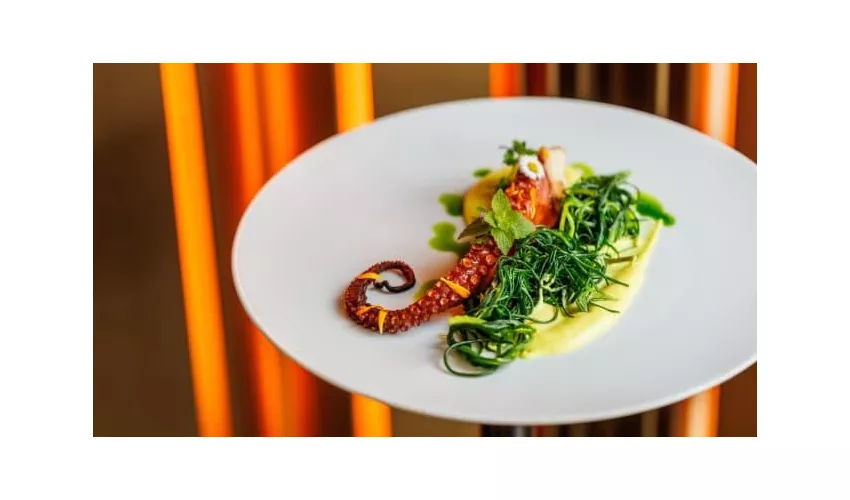 FOLLIS - Restaurant & American Bar