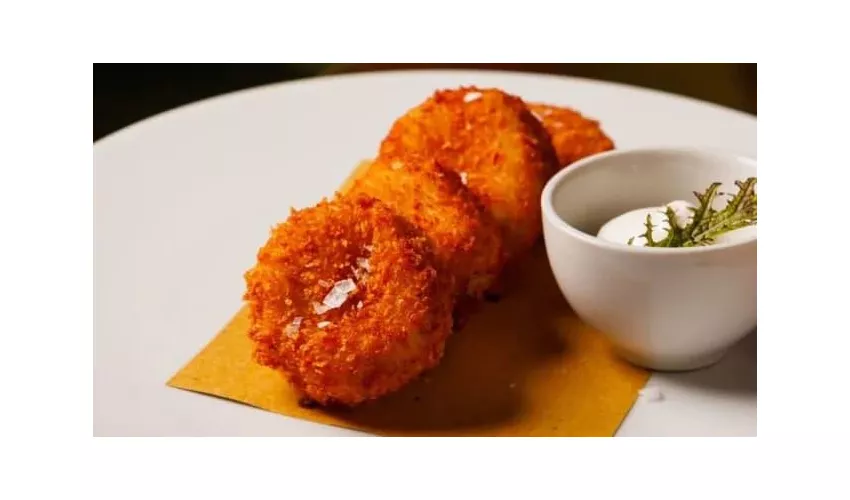 FOLLIS - Restaurant & American Bar