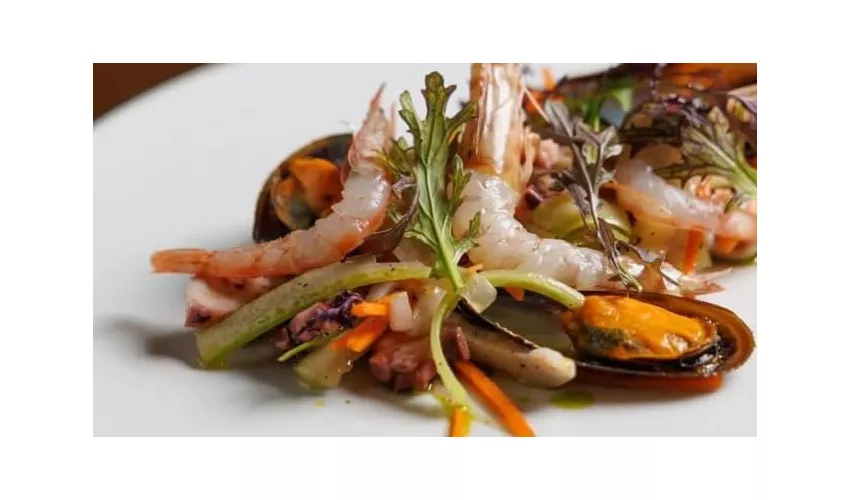 FOLLIS - Restaurant & American Bar
