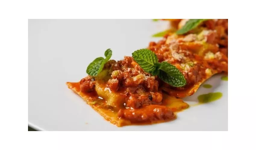 FOLLIS - Restaurant & American Bar