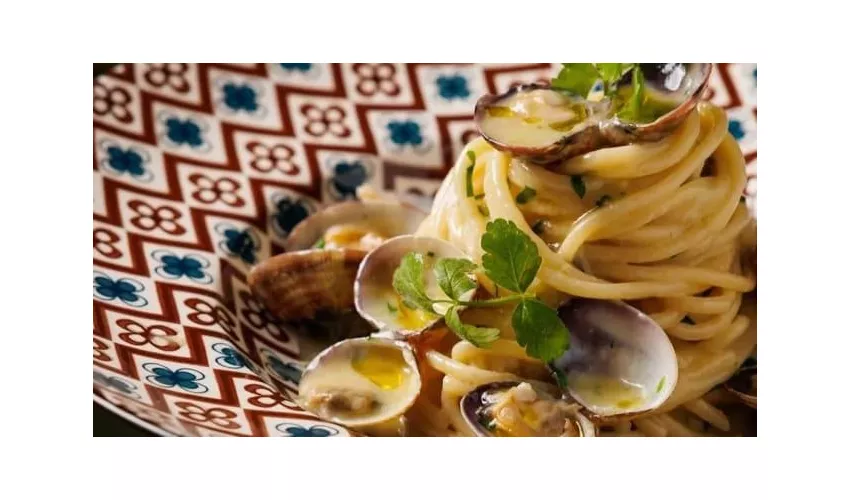 FOLLIS - Restaurant & American Bar