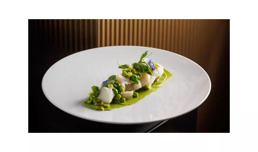FOLLIS - Restaurant & American Bar