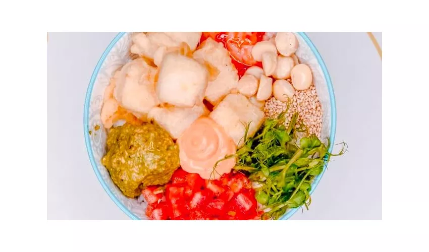 Momi | Hagakure Poke & Sushi