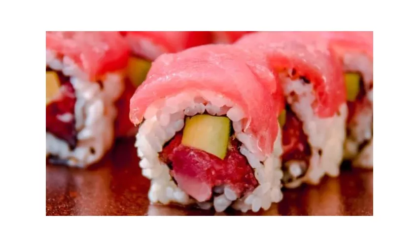 Momi | Hagakure Poke & Sushi
