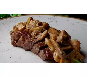 Momo Restaurant, Pinsa & Show