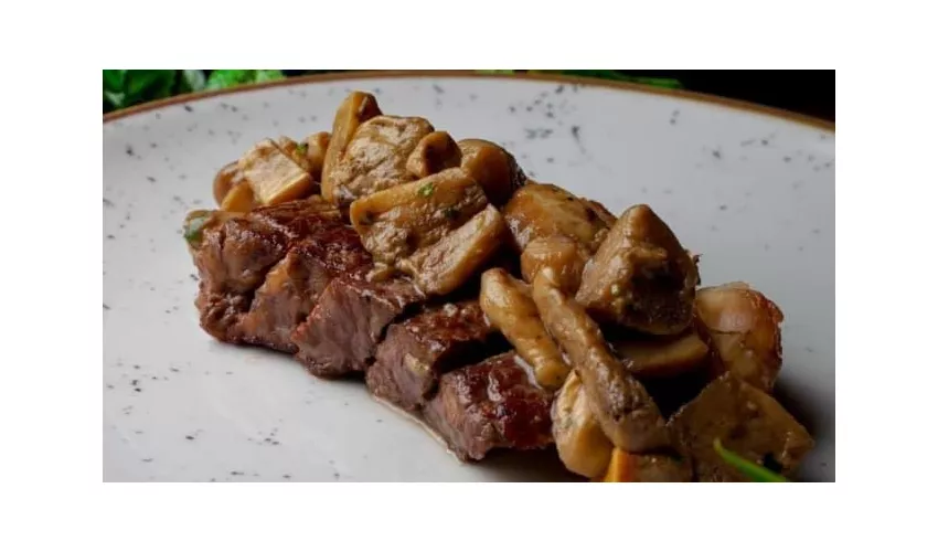 Momo Restaurant, Pinsa & Show