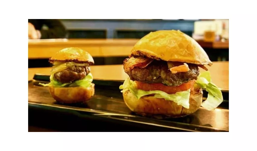 Burgheria Trattoria Americana - Docks Dora