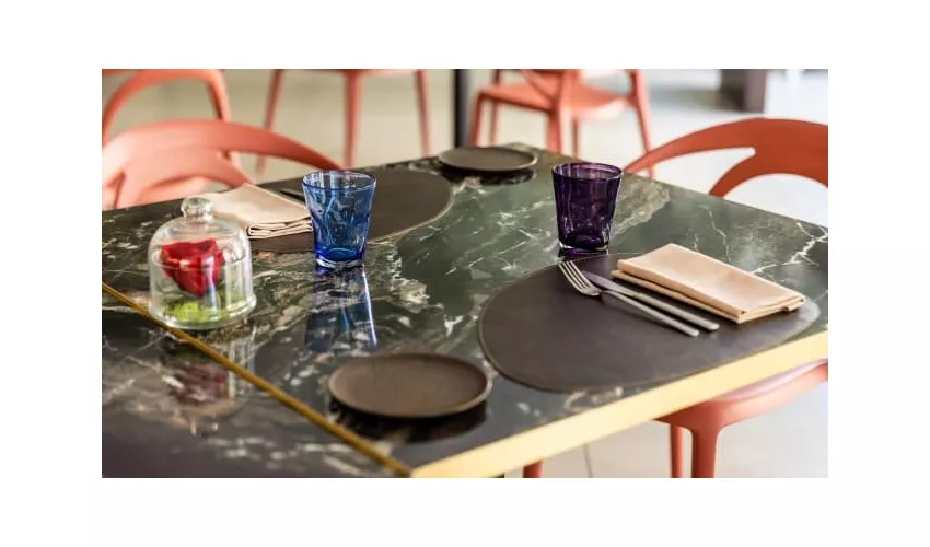 Meat Me Restaurant & Bar