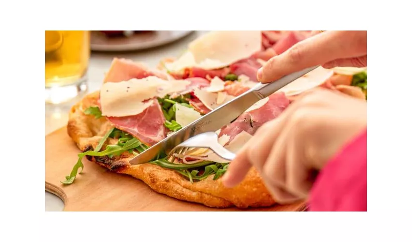 Meat Me Restaurant & Bar