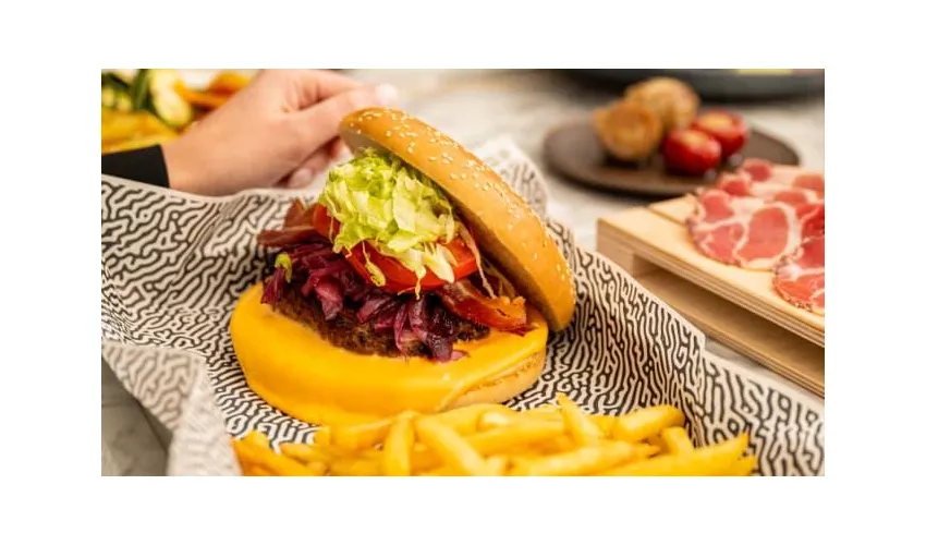 Meat Me Restaurant & Bar