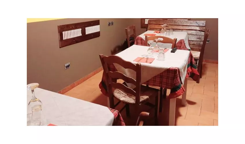 La Piazzetta Bar Trattoria con cucina tipica locale