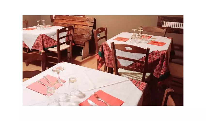 La Piazzetta Bar Trattoria con cucina tipica locale
