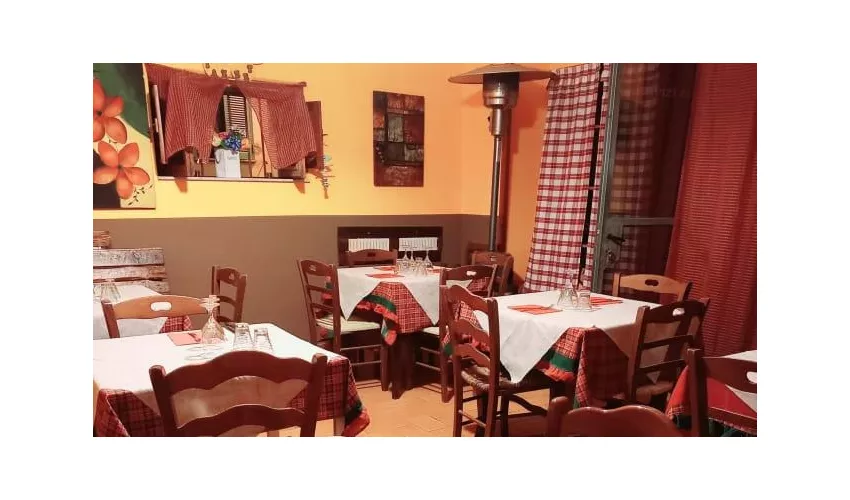 La Piazzetta Bar Trattoria con cucina tipica locale