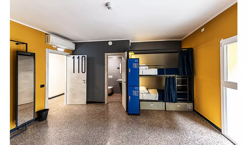 Marathon Hostel Beds & Beer