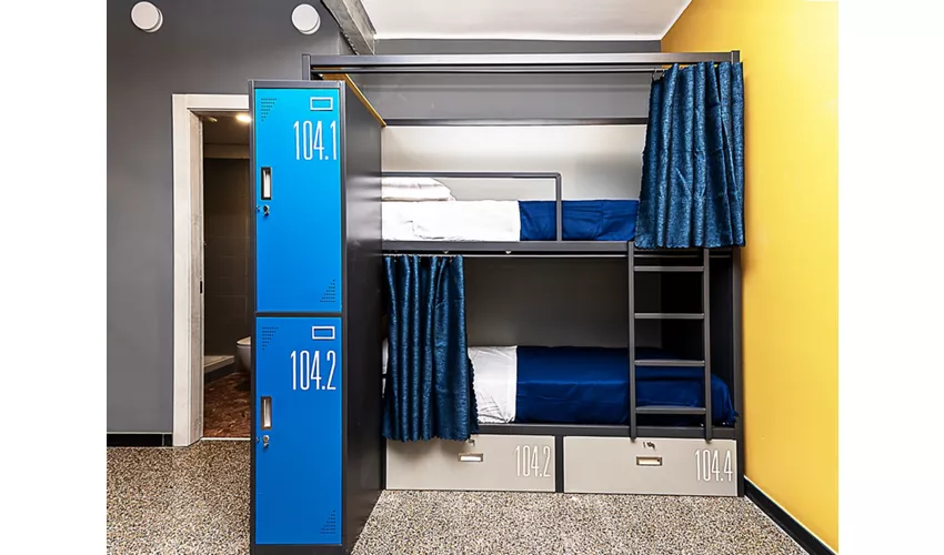 Marathon Hostel Beds & Beer