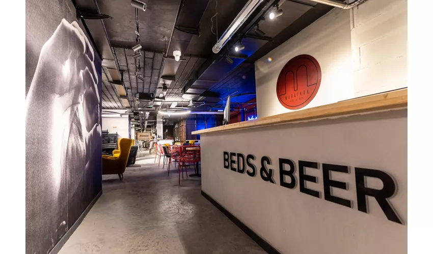 Marathon Hostel Beds & Beer