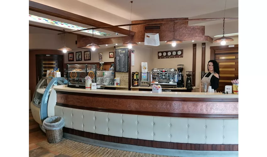 Al Centro Caffetteria & Lounge