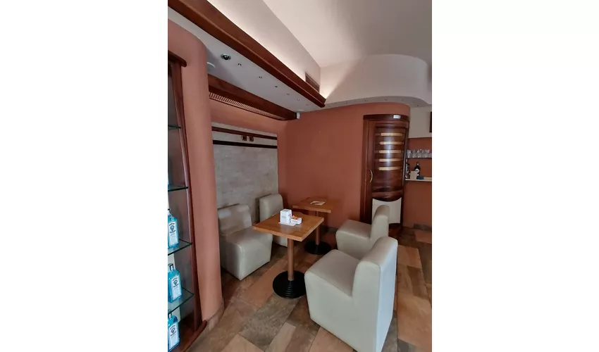 Al Centro Caffetteria & Lounge