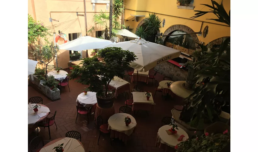 Albergo Trattoria Pizzeria Enoteca Bottiglieria Alessi & Ristorante Corte Pozzi