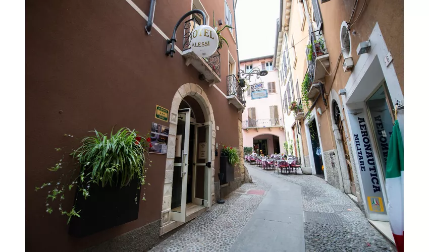 Albergo Trattoria Pizzeria Enoteca Bottiglieria Alessi & Ristorante Corte Pozzi
