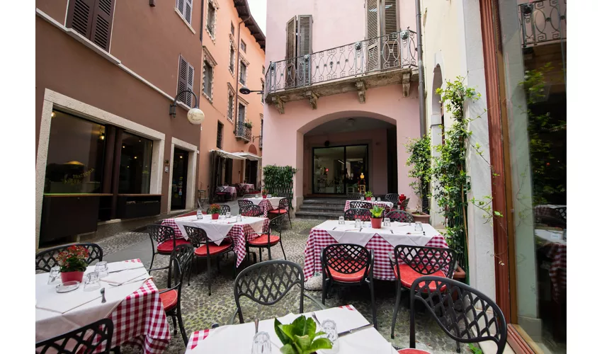 Albergo Trattoria Pizzeria Enoteca Bottiglieria Alessi & Ristorante Corte Pozzi