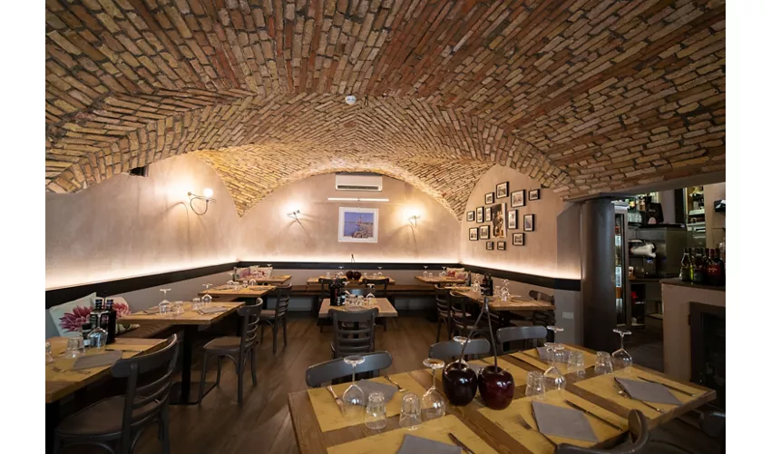 Albergo Trattoria Pizzeria Enoteca Bottiglieria Alessi & Ristorante Corte Pozzi