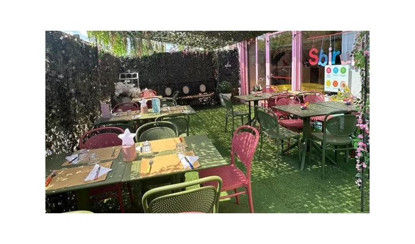 Pizza Family Sbirulino - Pizzeria con Area Gioco