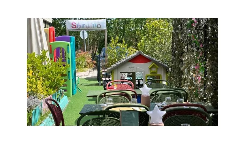 Pizza Family Sbirulino - Pizzeria con Area Gioco