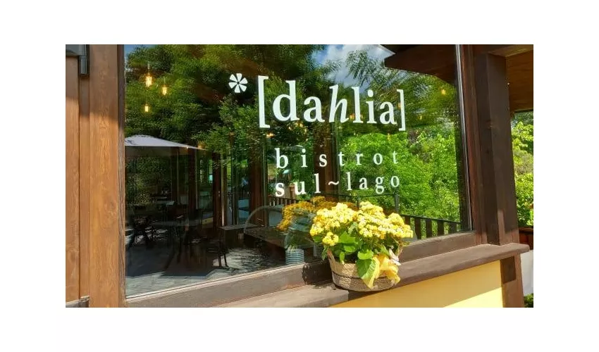 Dahlia bistrot sul lago