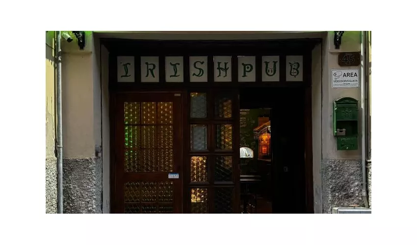 Dooley’s Irish Pub