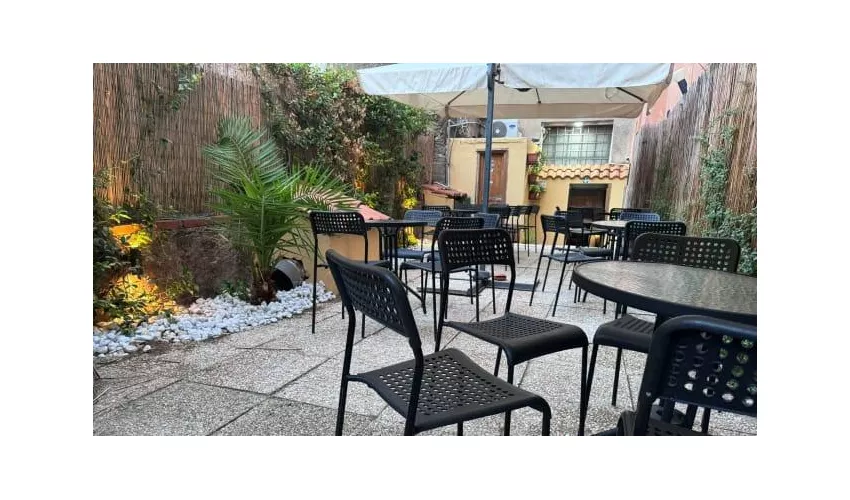 Dooley’s Irish Pub