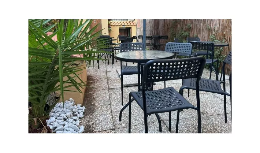 Dooley’s Irish Pub