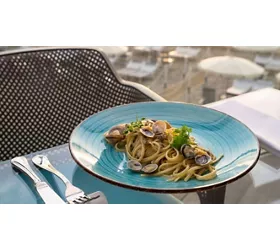 La Vela - Beach, Restaurant, Wellness