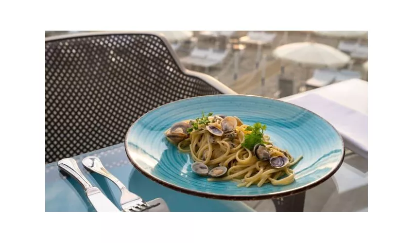 La Vela - Beach, Restaurant, Wellness