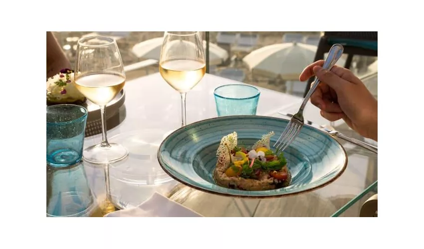 La Vela - Beach, Restaurant, Wellness