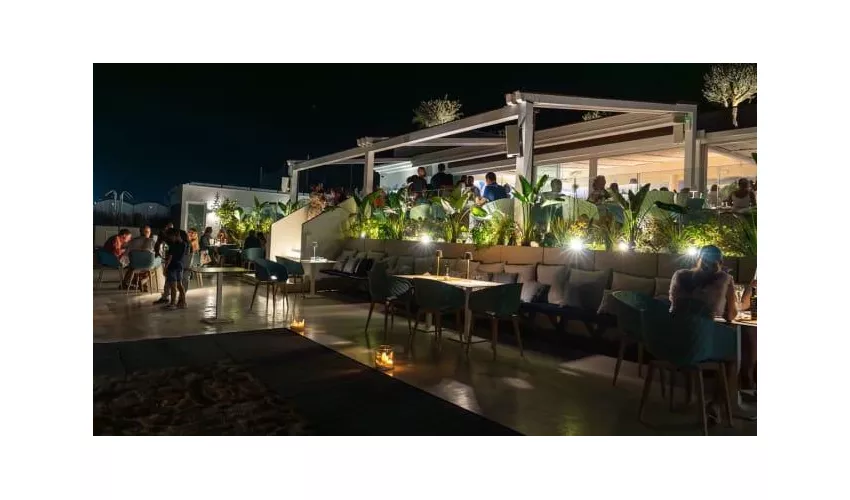 White Beach Club by Arturo Neumann